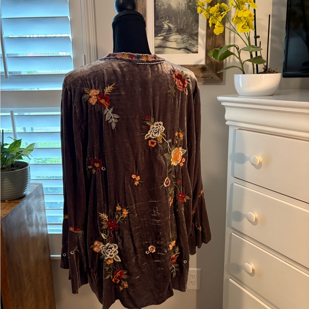 Johnny Was NWT Sisilia Velvet Flare Sleeve Blouse - Pewter, L - Picture 3 of 10